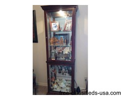 5 shelf Pulaski curio cabinet dark wood and glass | free-classifieds-usa.com - 1