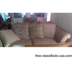 4 piece Queen Anne living room set | free-classifieds-usa.com - 1