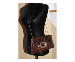 Discover Exquisite Purses and Clutches at J's Classic Finds - Your Perfect Accessories Await | free-classifieds-usa.com - 1