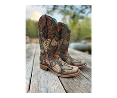 Embroidered Corral Cowgirl Boots - Never Been Worn. Size 7.5 | free-classifieds-usa.com - 1