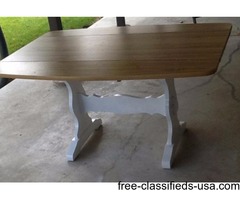 Kitchen table. Small house or apartment size. 2 fold down leaves | free-classifieds-usa.com - 1