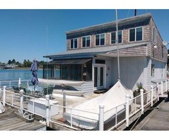 The only floating home on Liberty Bay | free-classifieds-usa.com - 1