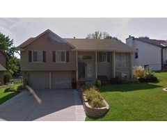 This large split-entry 4-bedroom house has 3 bathrooms | free-classifieds-usa.com - 1