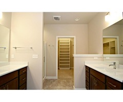 Stunning 2 bed, 2 bath luxury town home with gorgeous modern finishes | free-classifieds-usa.com - 3