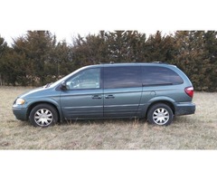 2005 Chrysler Town & Country Touring edition Mini Van | free-classifieds-usa.com - 1